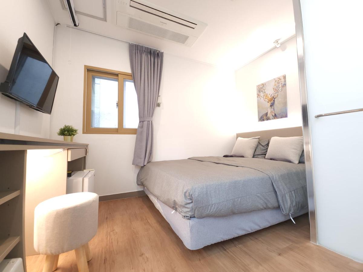 OYO Hostel Myeongdong 2 - 4