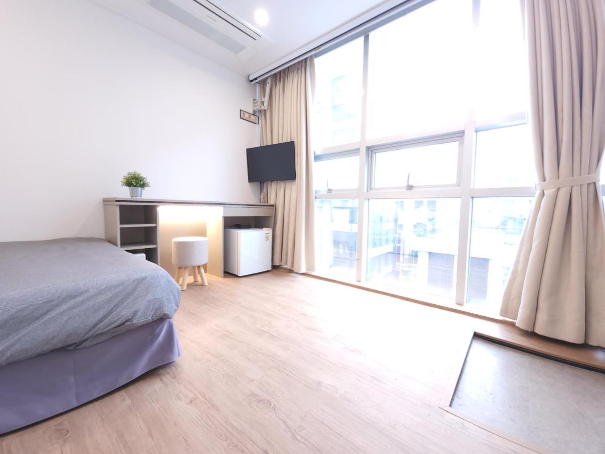 OYO Hostel Myeongdong 2 - 3