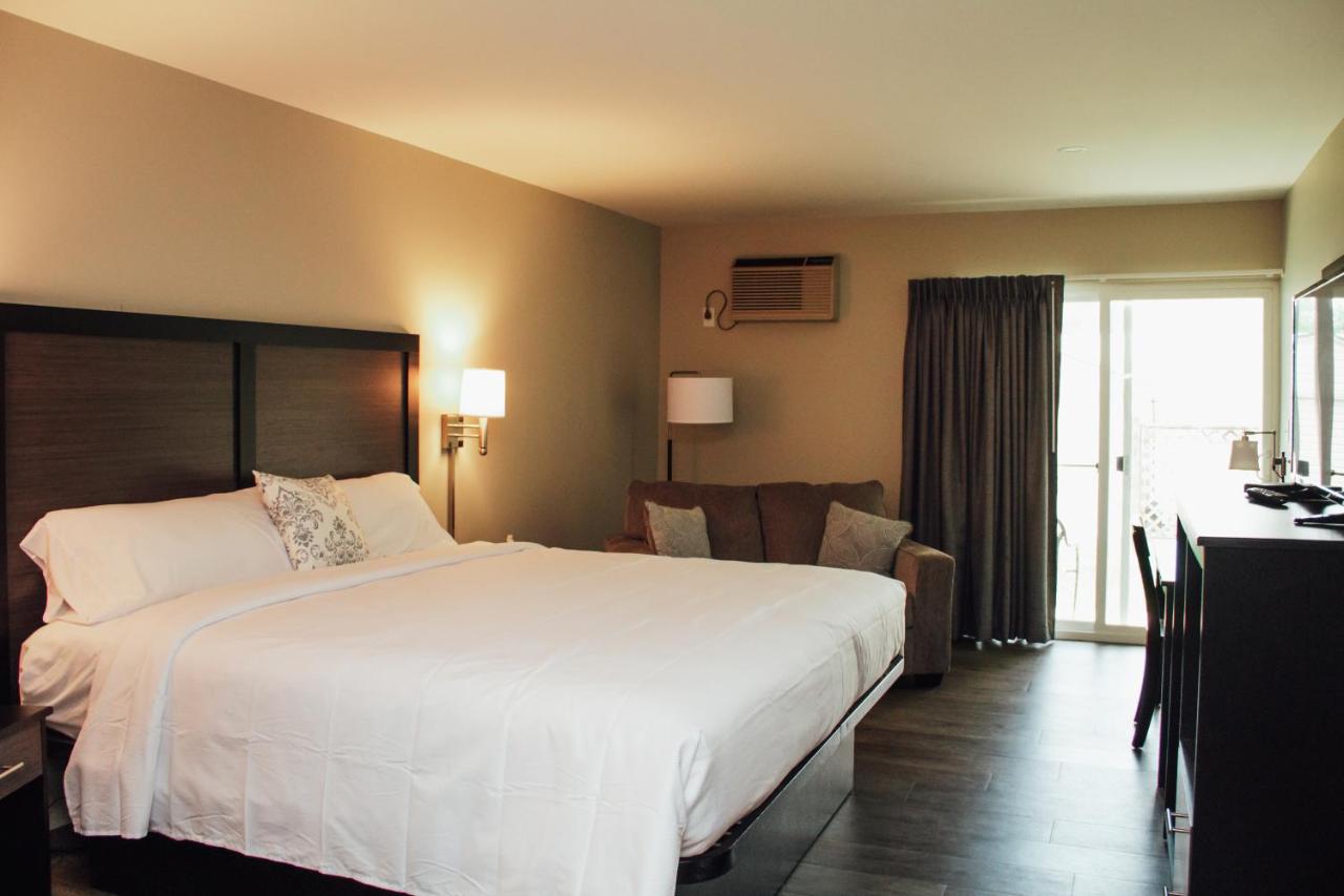Country Squire Inn and Suites — photo 16