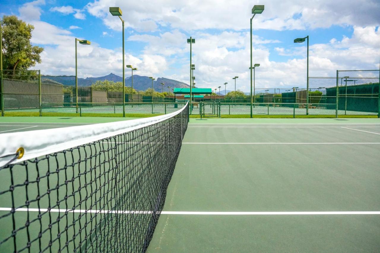Tennis court: The Lodge at Ventana Canyon