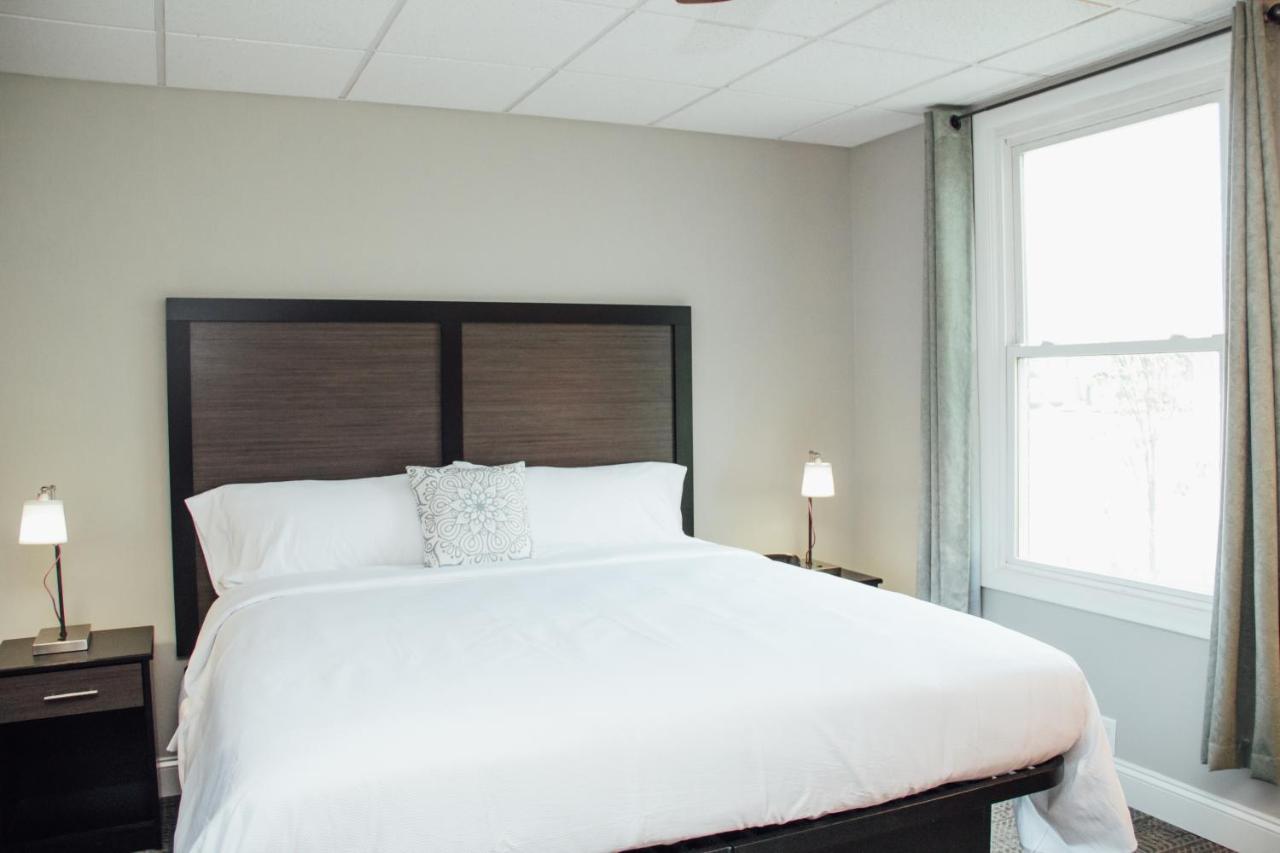 Country Squire Inn and Suites — photo 18