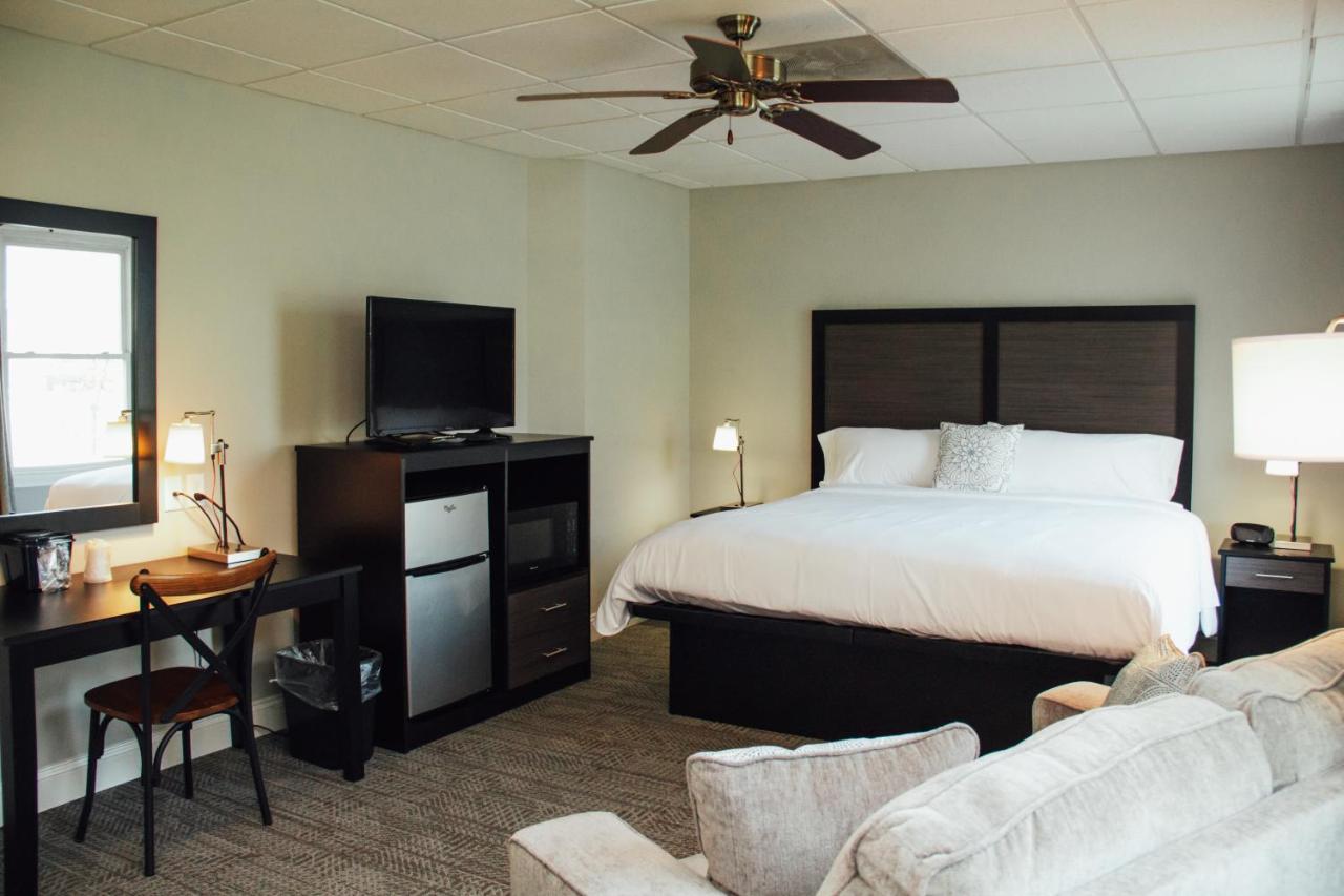 Country Squire Inn and Suites — photo 2