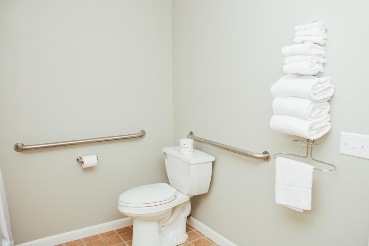 Country Squire Inn and Suites — photo 19