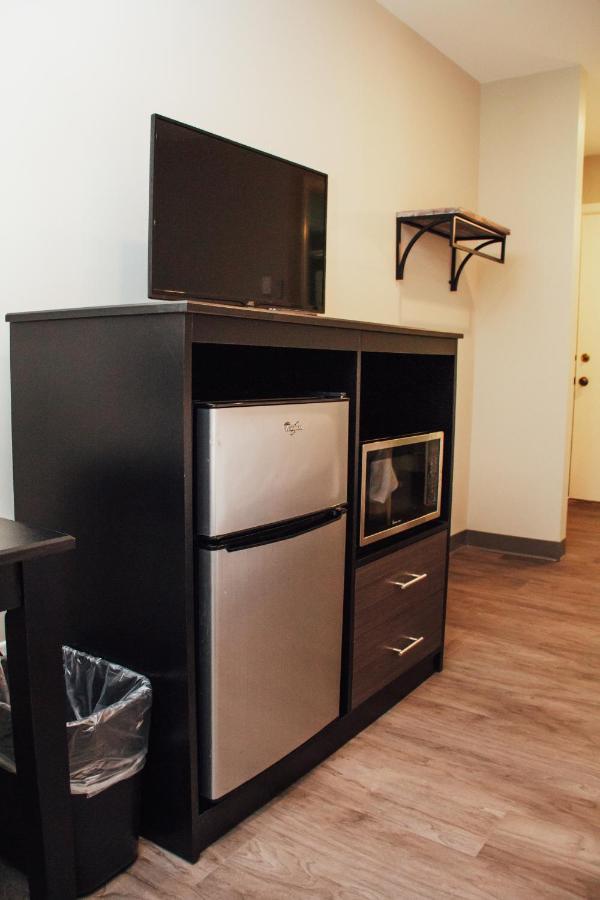 Country Squire Inn and Suites — photo 24