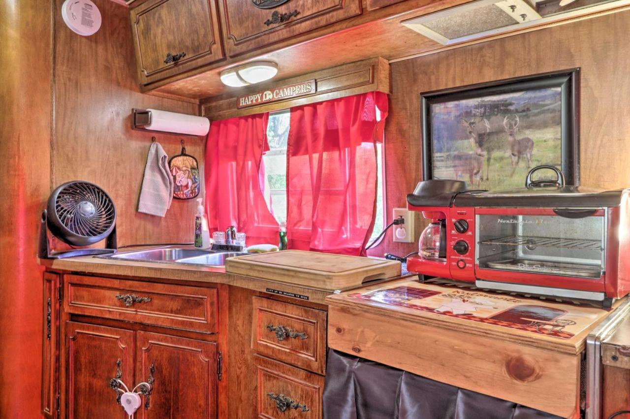 Huoneisto Mtn-View Vintage Airstream with Shared Fire Pit (Yhdysvallat  Sevierville) - Booking.com