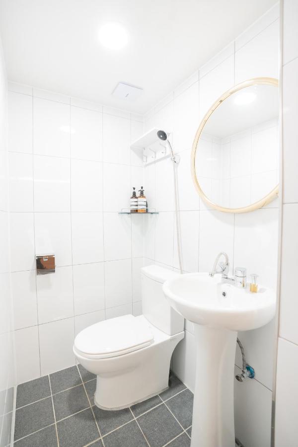 Huayuanhouse HQ in hongdae - 2