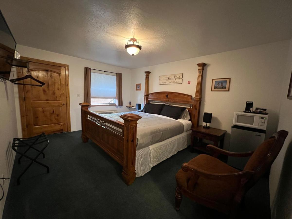 THE SNUGGLE INN — photo 21