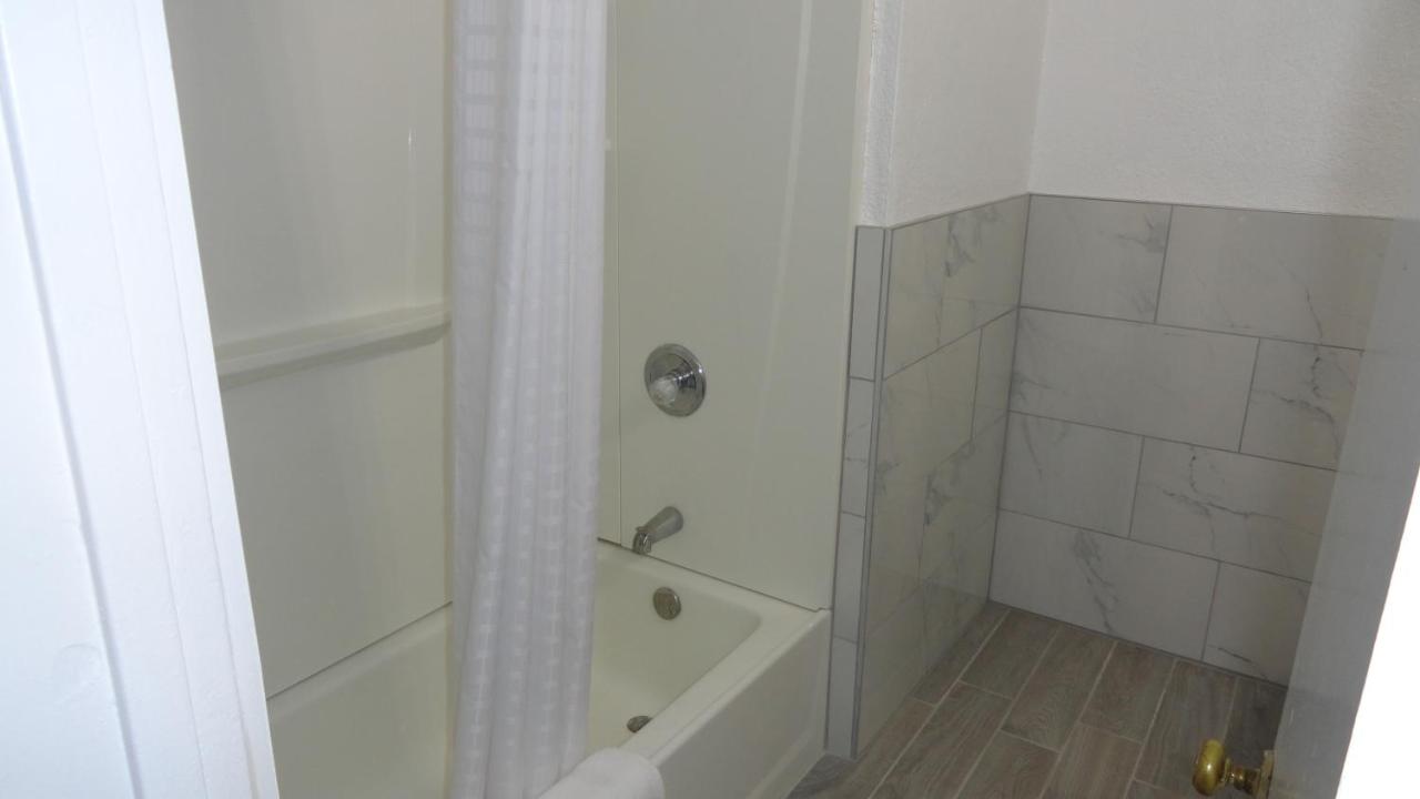 ECONOMY INN MOTEL — photo 18