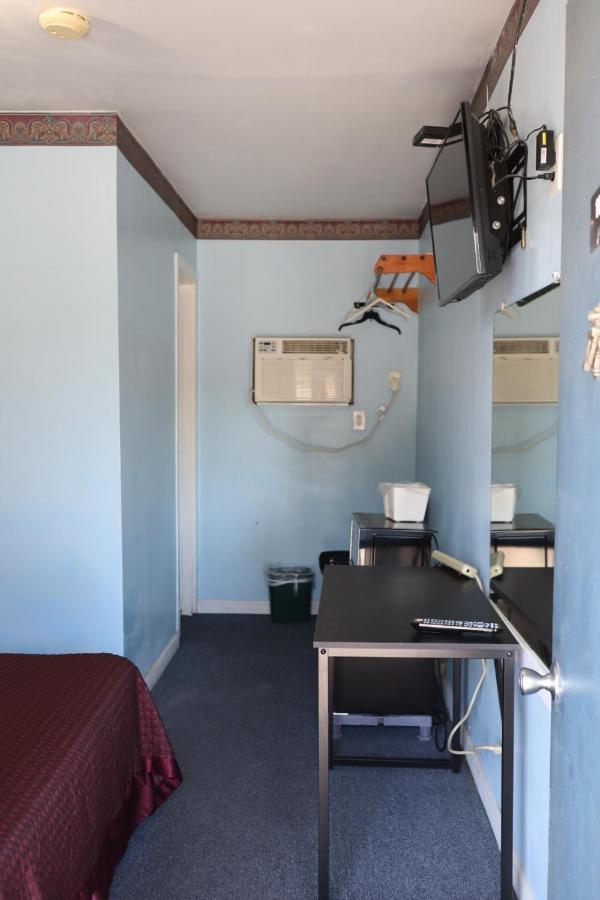 Economy Inn — photo 13