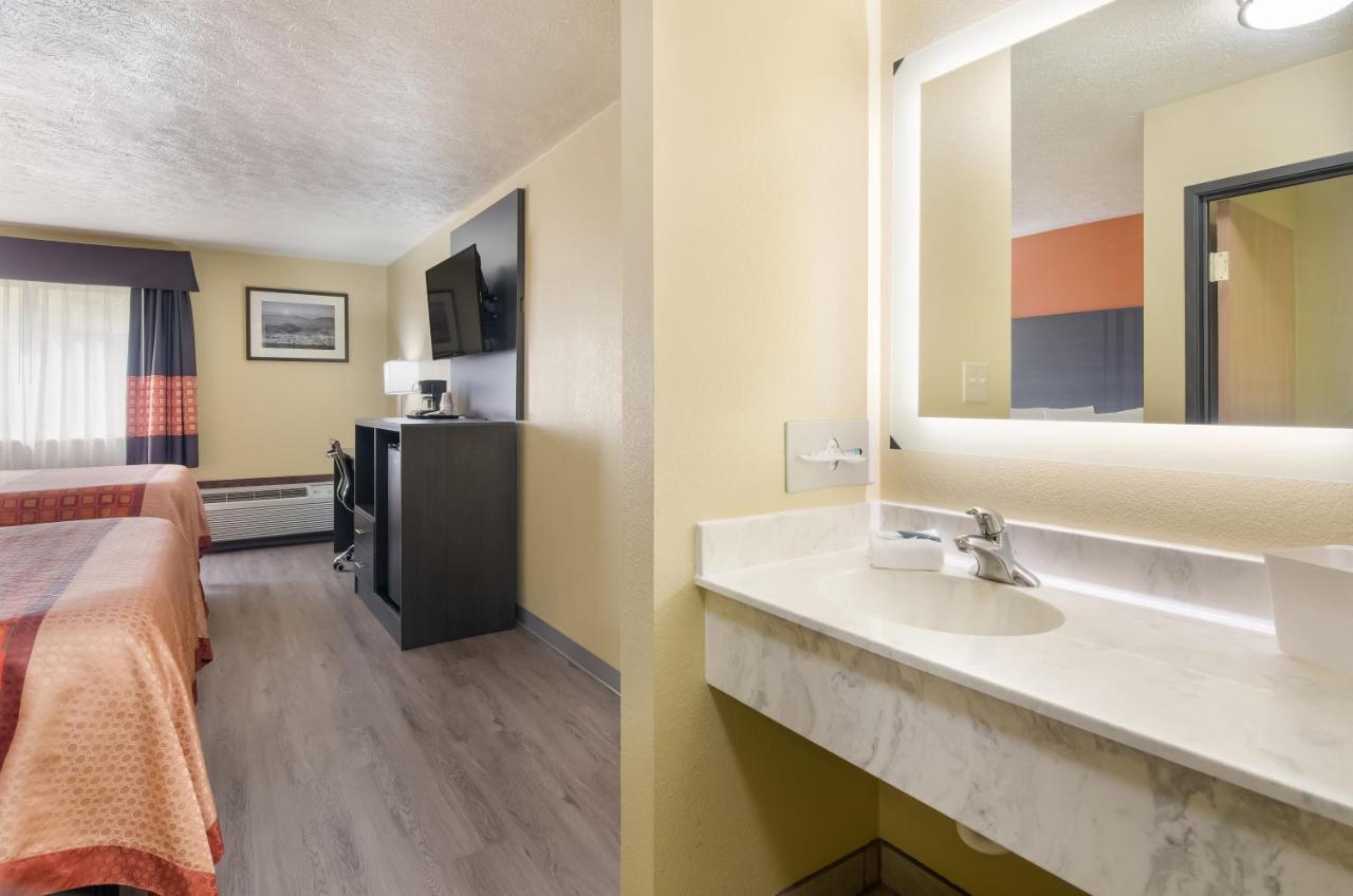 Americas Best Value Inn & Suites Independence VA — photo 12
