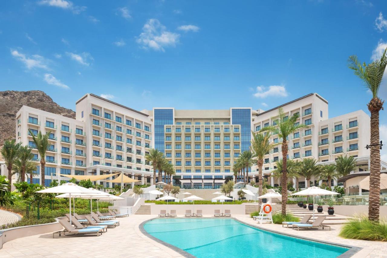 Heated swimming pool: Dream Inn Apartments - Address Beach Residence Fujairah