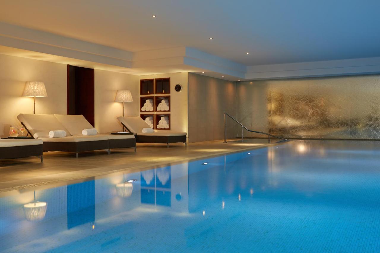 Heated swimming pool: Majestic Apartments Champs Elysées