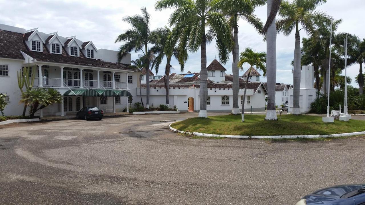 SeaCastles Beach Apartments - 5