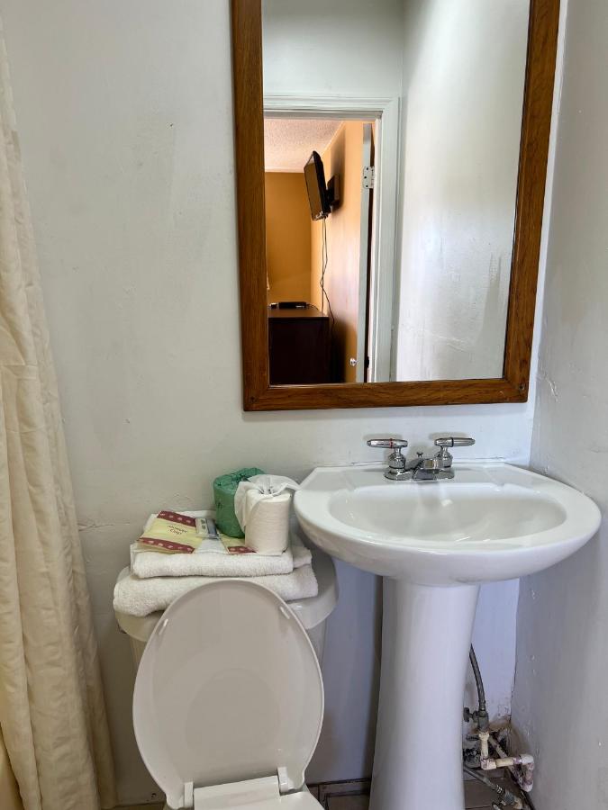 Budget Inn & Suites — photo 14