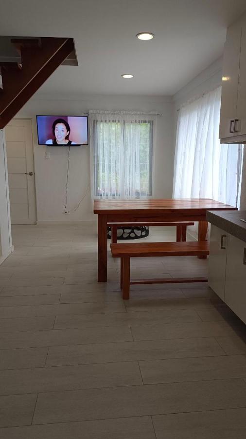 40' TV Karen' House Tagaytay