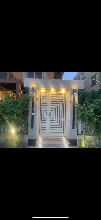 شقة مفروشة فندقية بمدخل خاص و حديقة خاصة للايجار photo