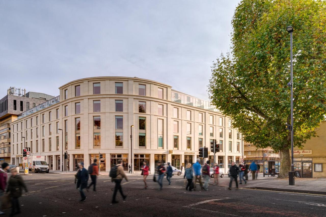 {{ hotelInfo.altText }}