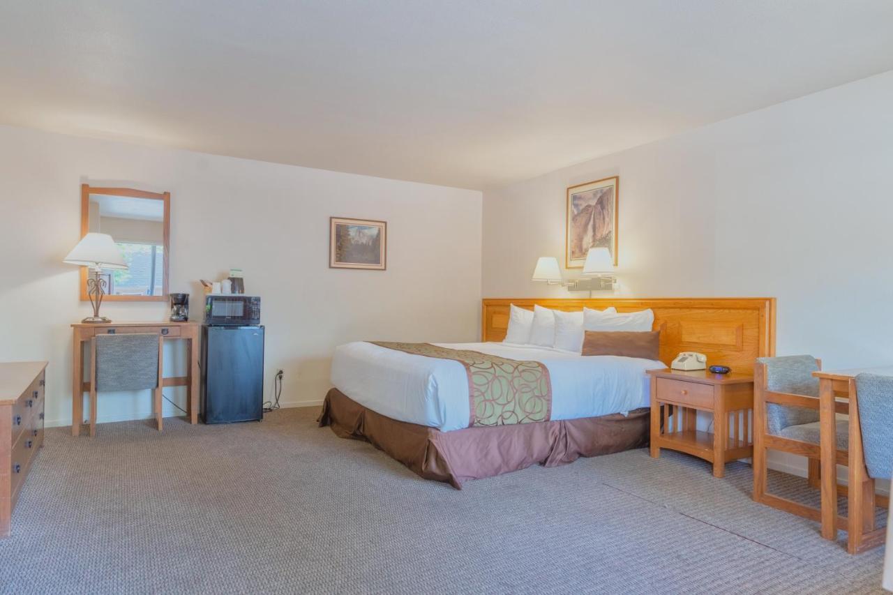 Mariposa Lodge — photo 18