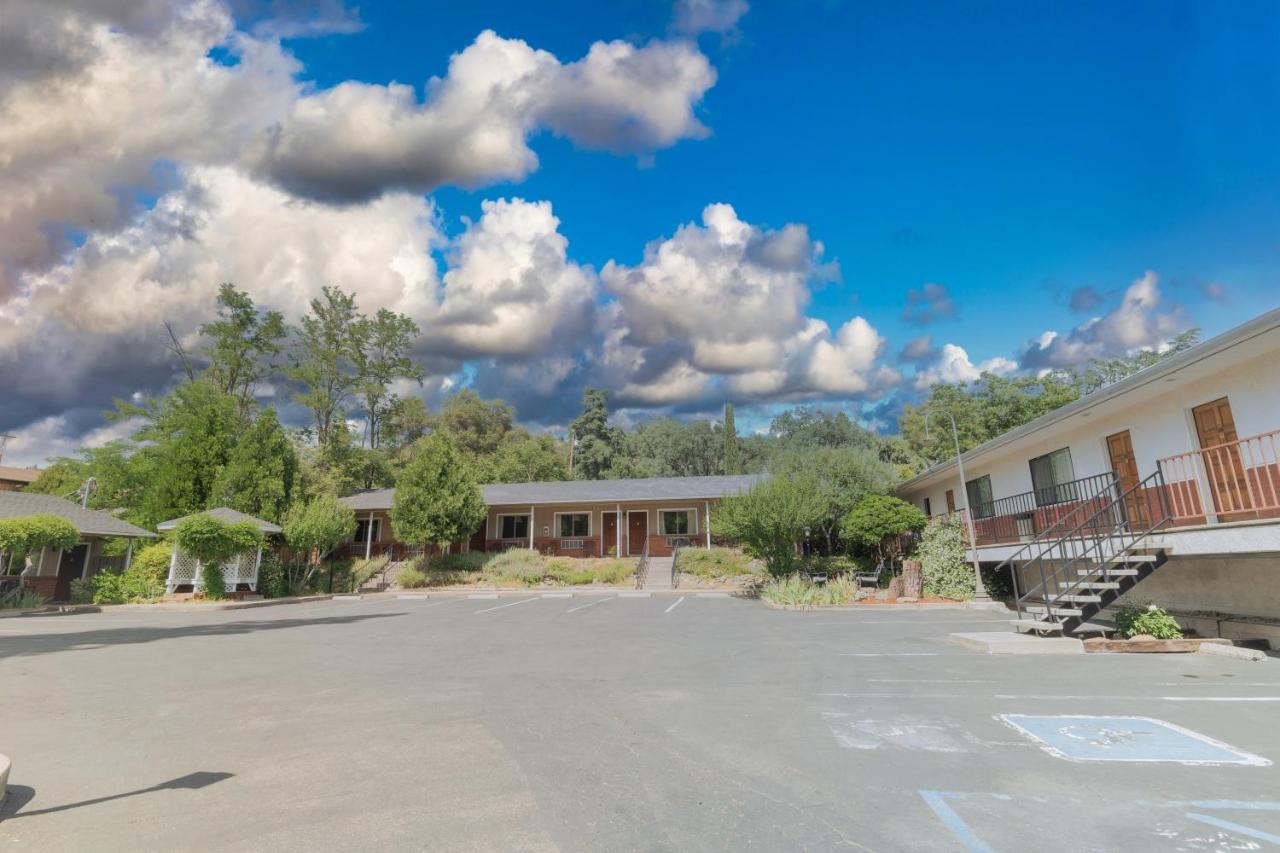 Mariposa Lodge — photo 17
