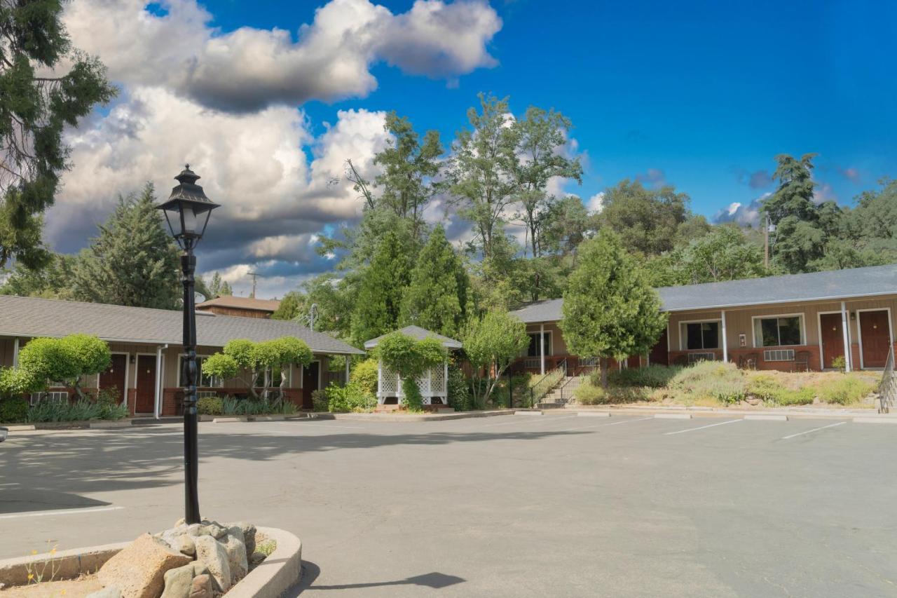 Mariposa Lodge — photo 20