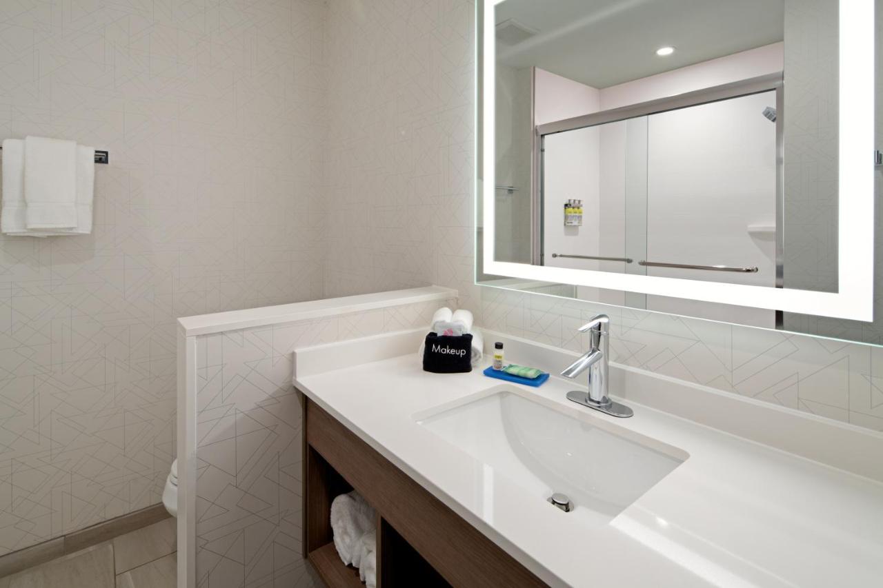 International Hotel and Suites — photo 13