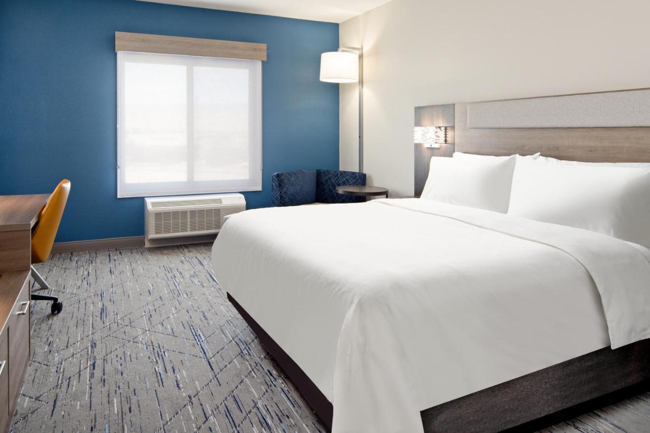 International Hotel and Suites — photo 9