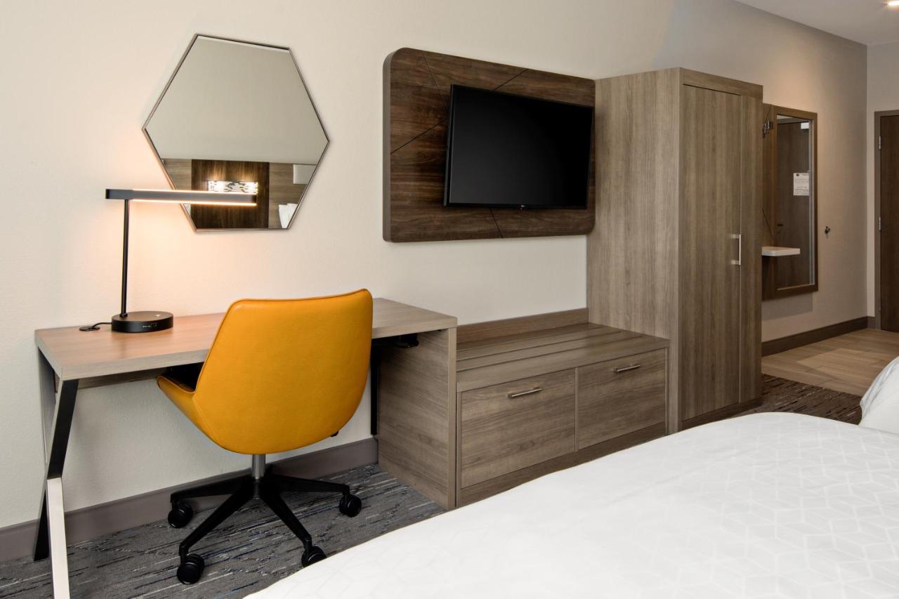 International Hotel and Suites — photo 11