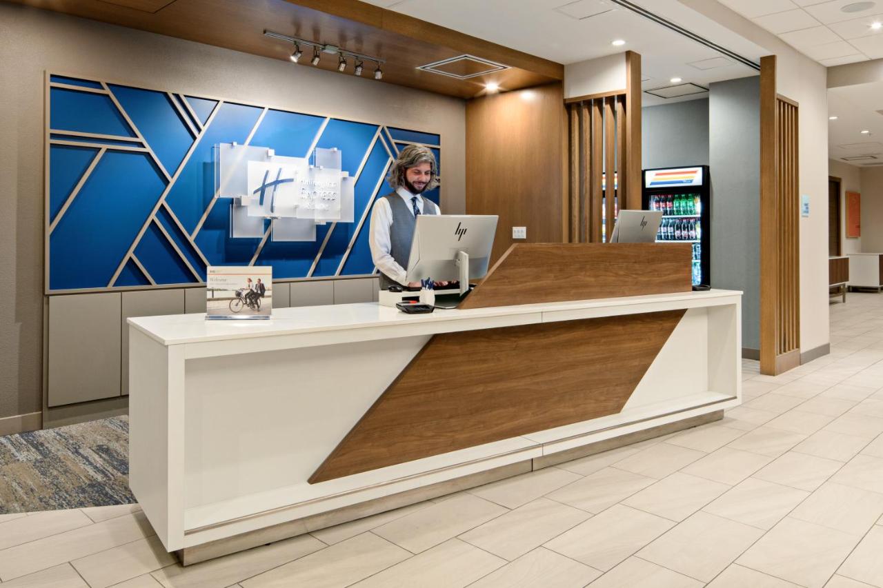 International Hotel and Suites — photo 8