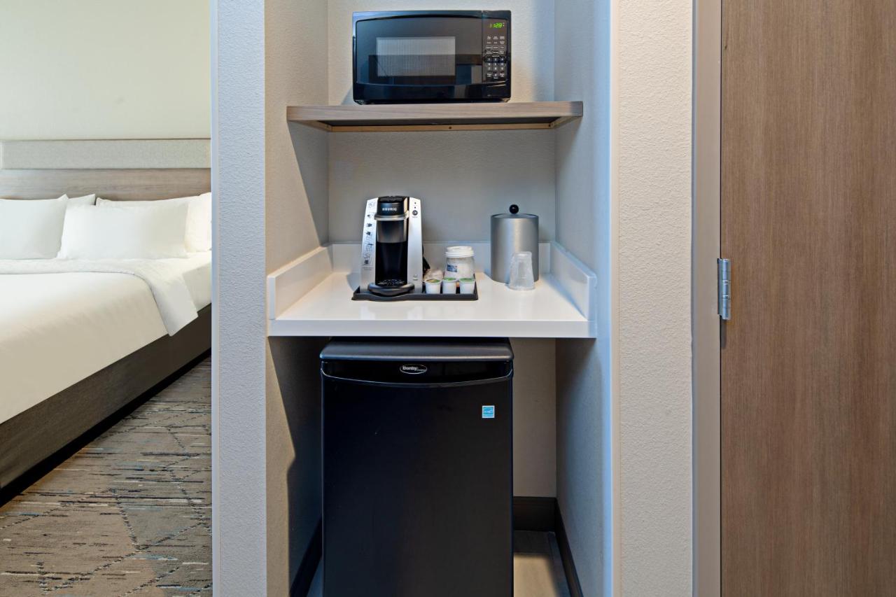 International Hotel and Suites — photo 12