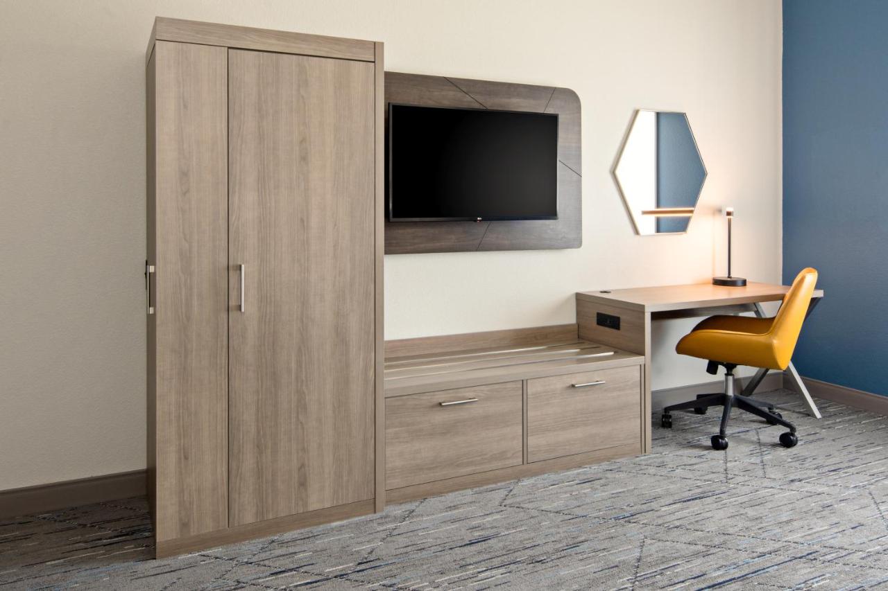 International Hotel and Suites — photo 14
