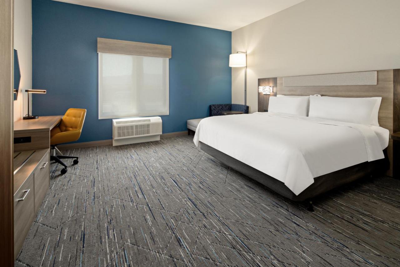 International Hotel and Suites — photo 10