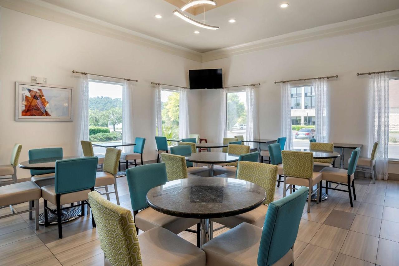 Best Western Carlton Suites photo