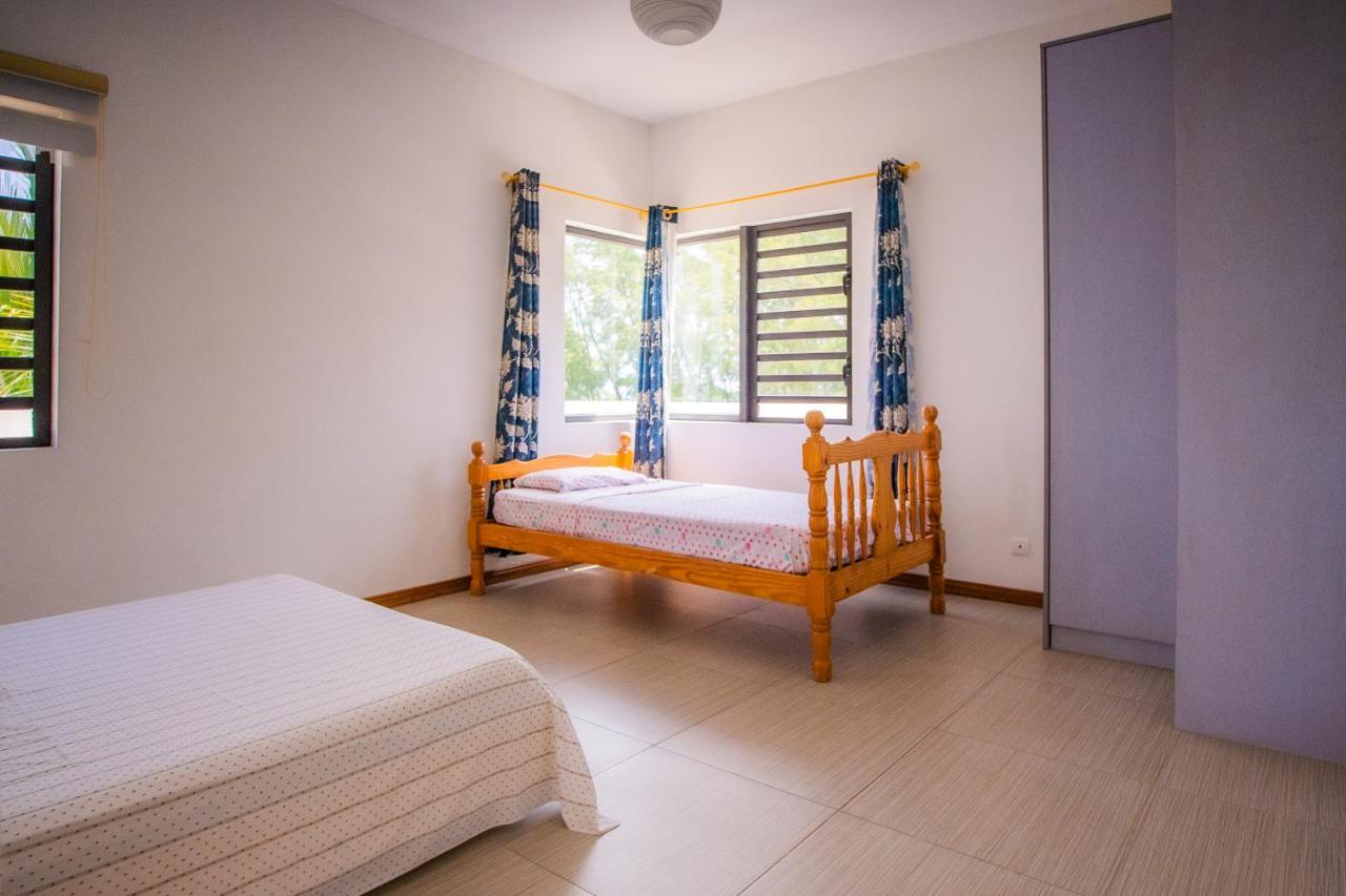 Villa Fitz: Sunlit Beach Getaway w/ Pool + WIFI - 2