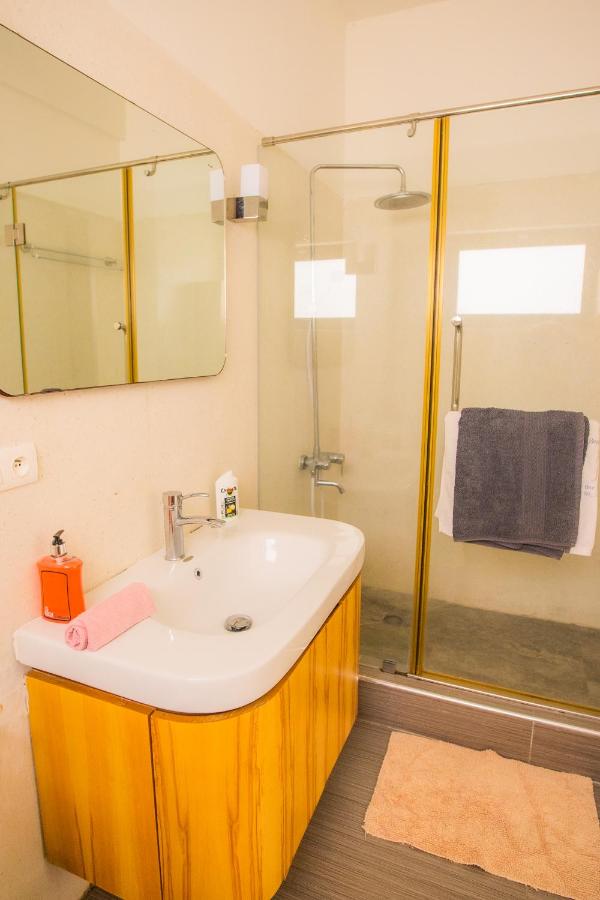 Villa Fitz: Sunlit Beach Getaway w/ Pool + WIFI - 3