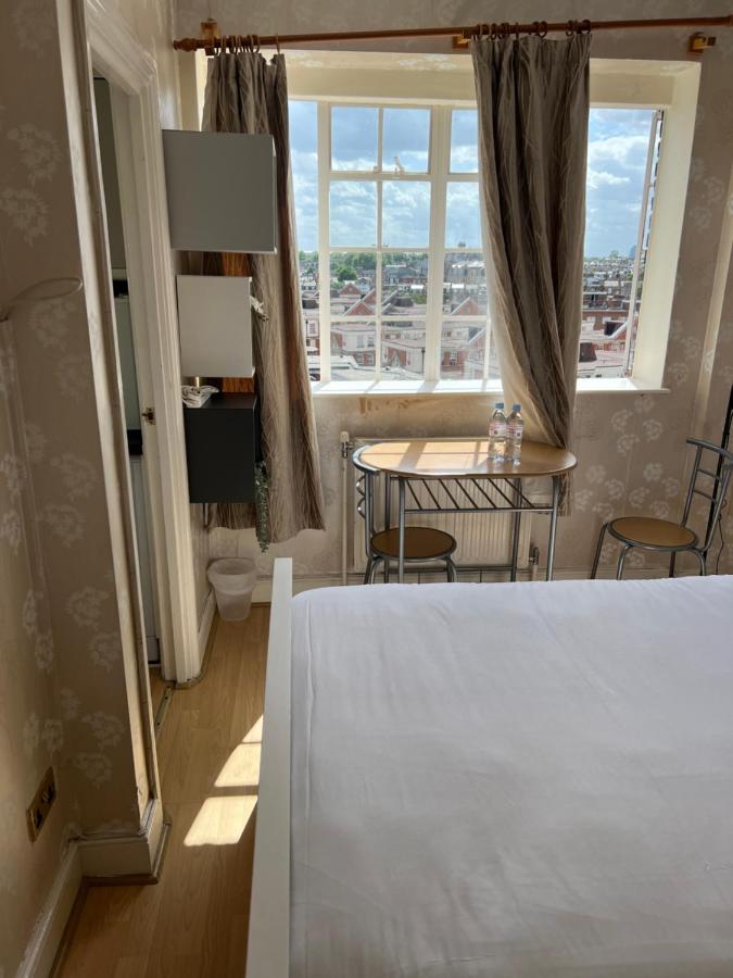 Super Located Studio in South Ken at Chelsea Cloister - 2