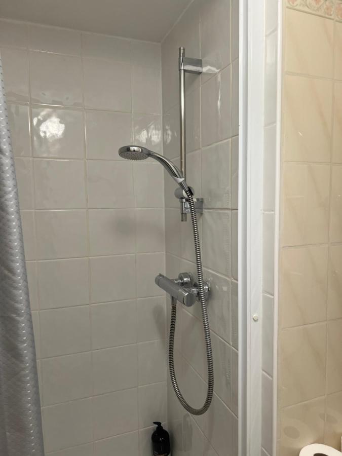 Super Located Studio in South Ken at Chelsea Cloister - 3