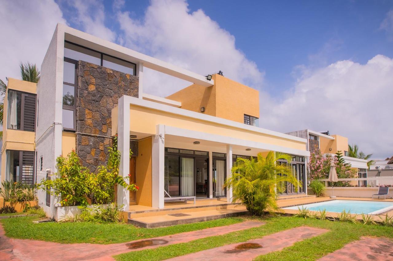 Villa Simone: Sunlit Beach Getaway w/ Pool + WIFI - 4