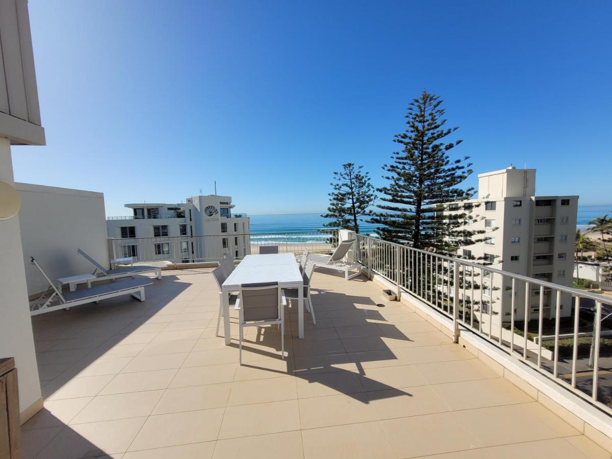 Surfers Chalet photo