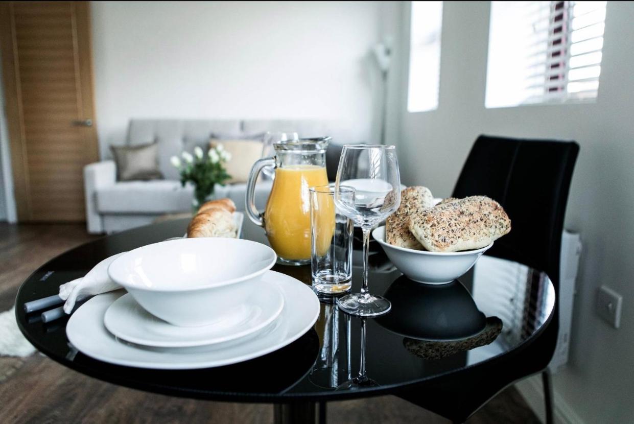 {{ hotelInfo.altText }}