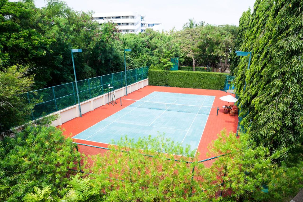 Tennis court: Hyatt Regency Hua Hin SHA Extra Plus