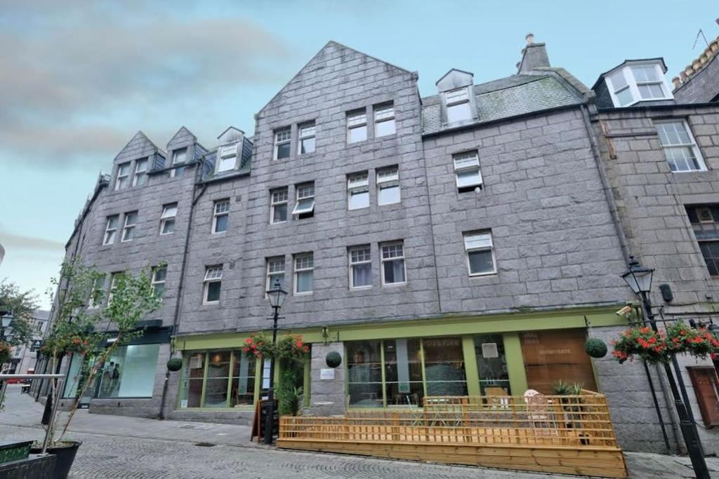 {{ hotelInfo.altText }}