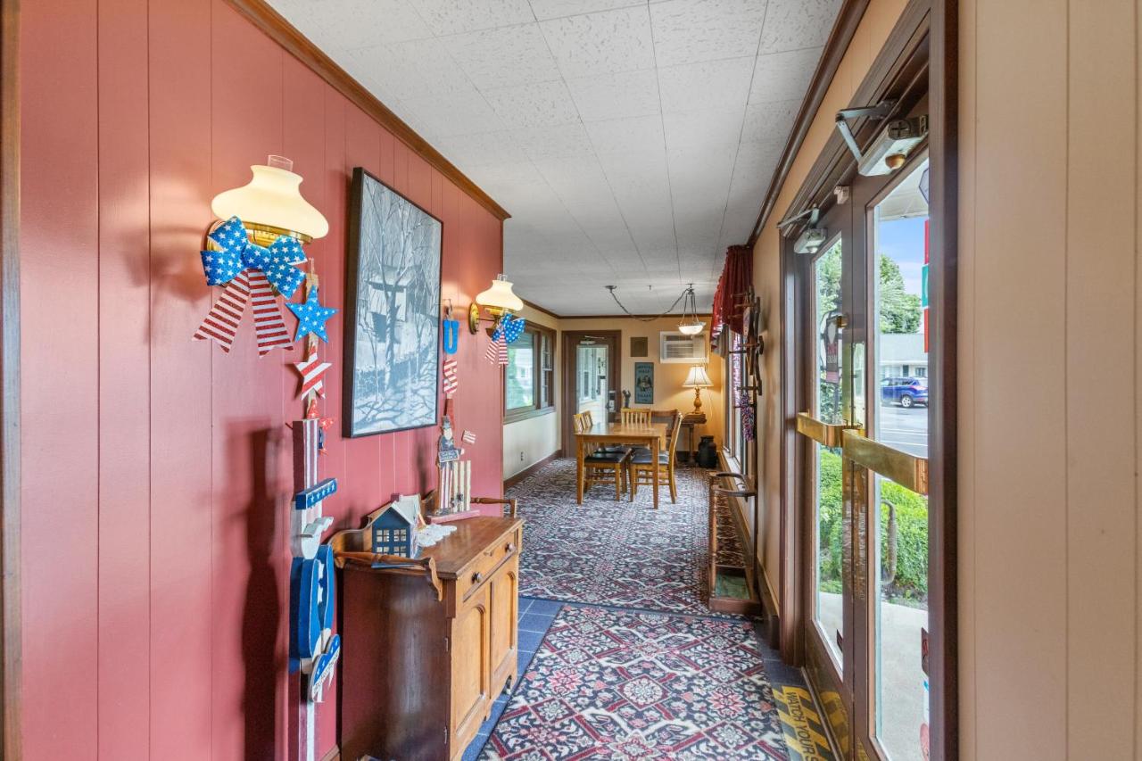 Glass House Inn Erie Near I-90 & I-79 — photo 9