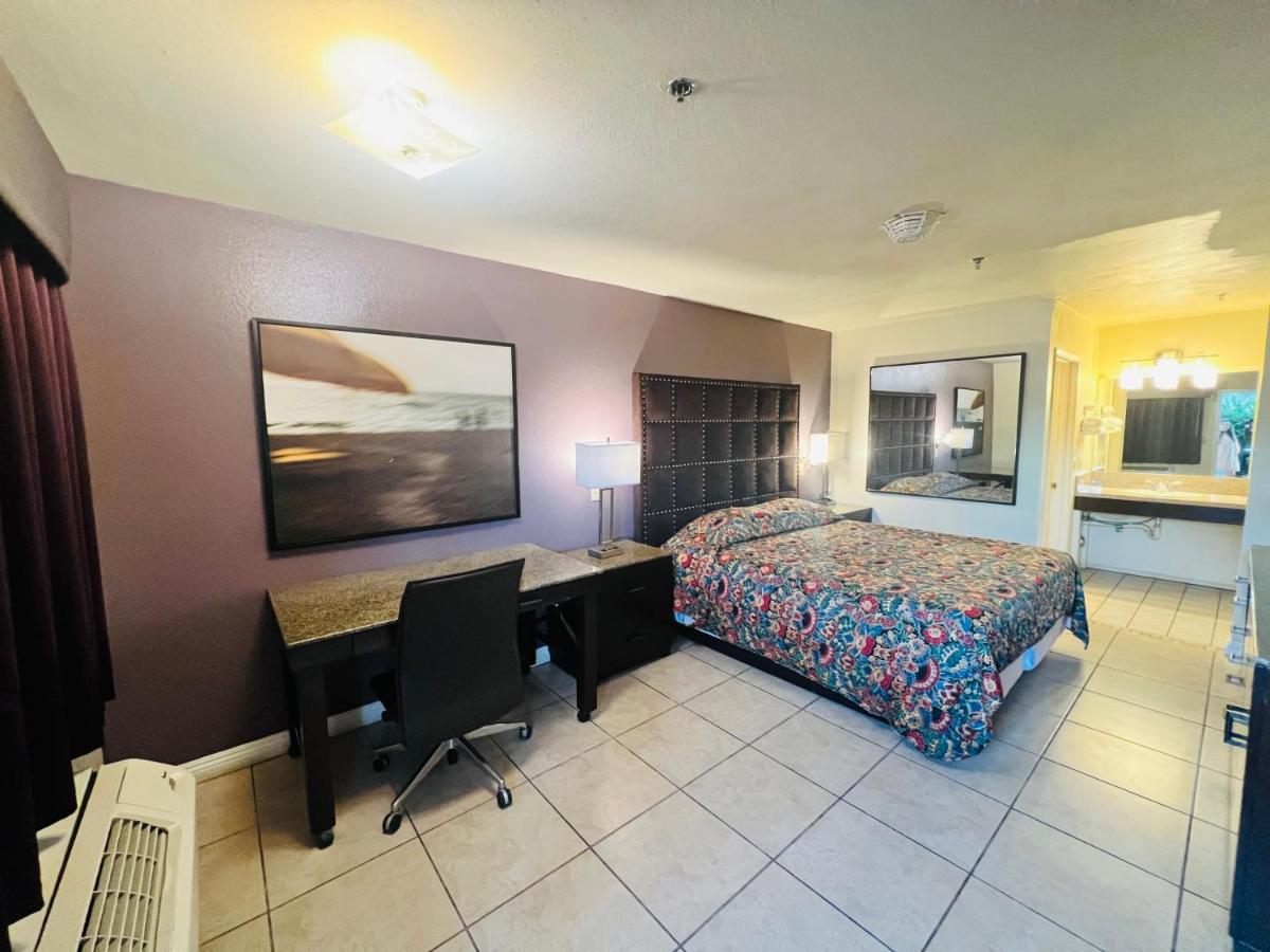 Casa Blanca Hotel - Cypress Buena Park, Anaheim Area — photo 15