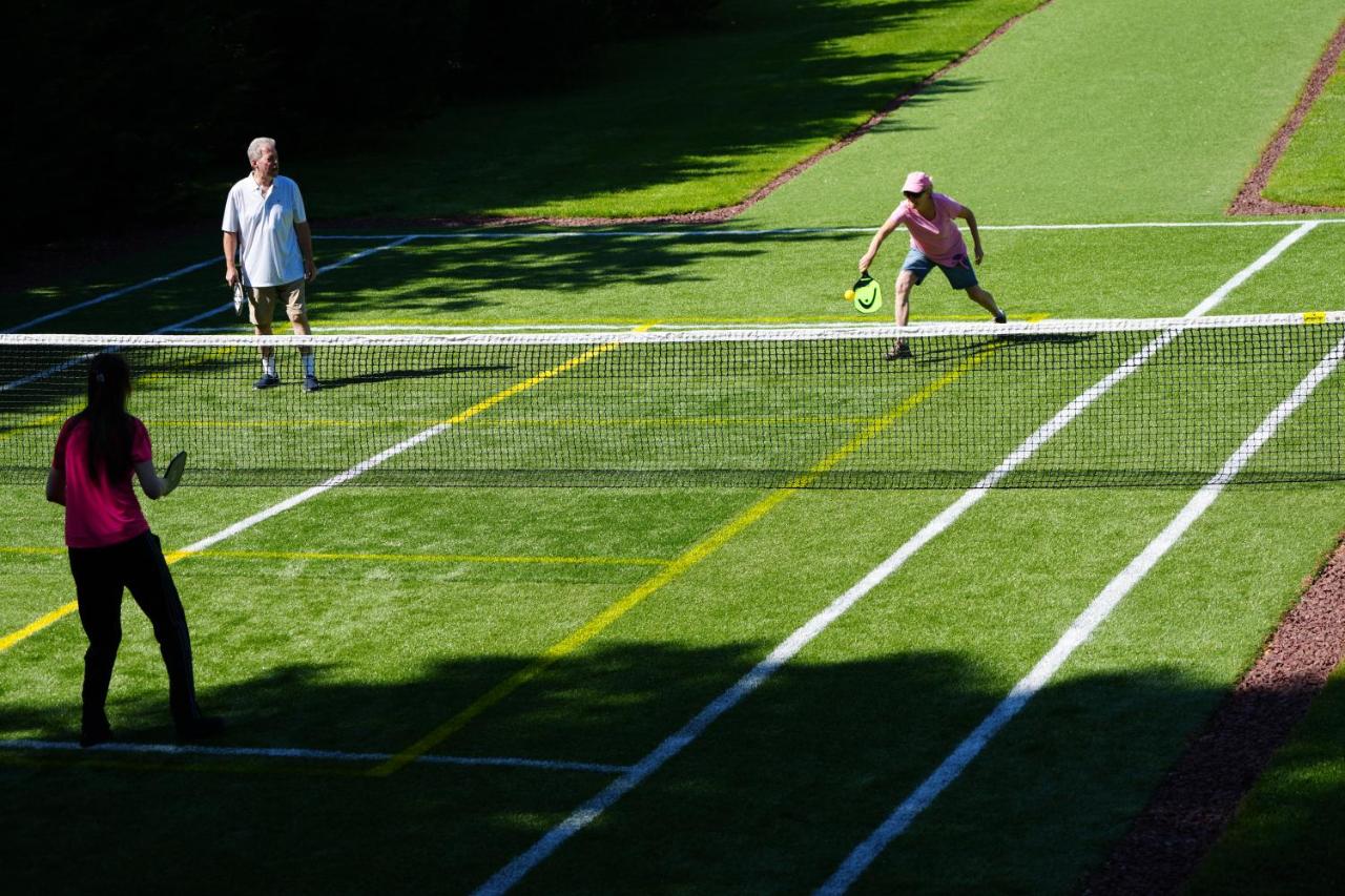 Tennis court: Whispering Oak Mansion