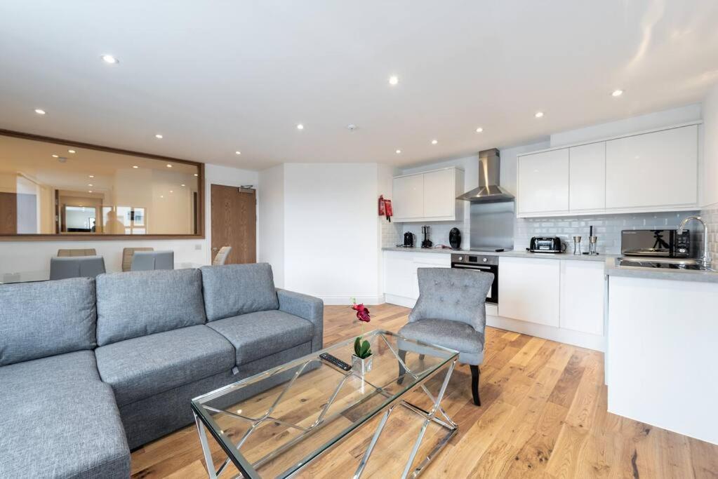 Gorgeous Modern Apartment BR2 photo