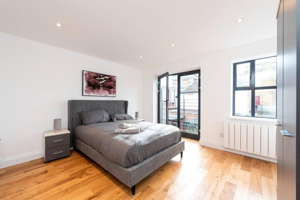 Gorgeous Modern Apartment BR2 photo