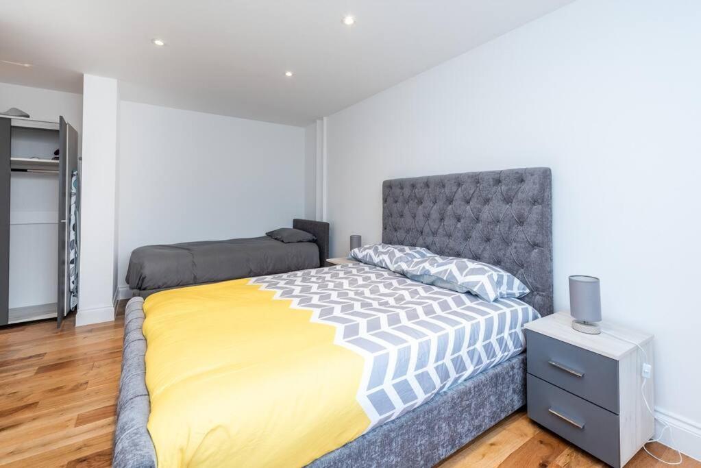 Gorgeous Modern Apartment BR2 photo
