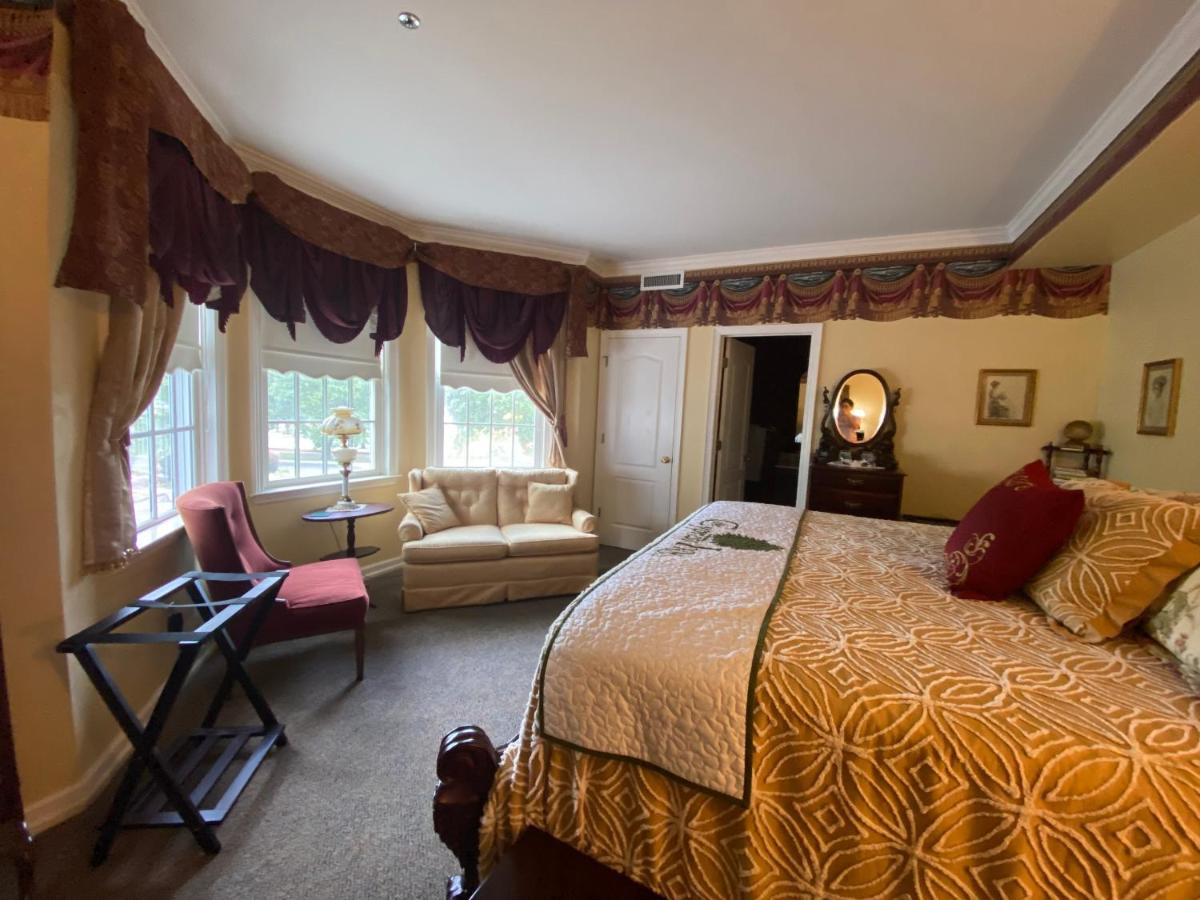 The Cypress Inn — photo 5