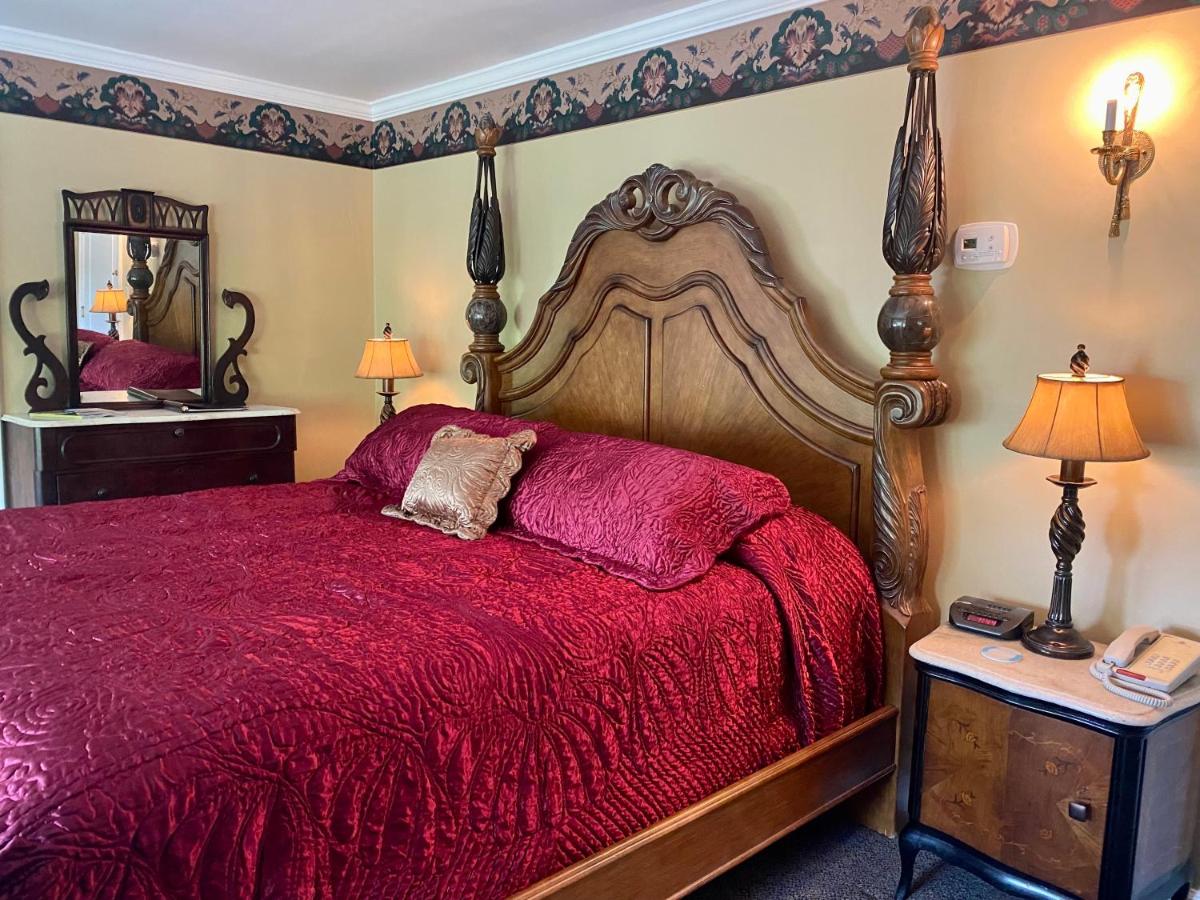 The Cypress Inn — photo 11