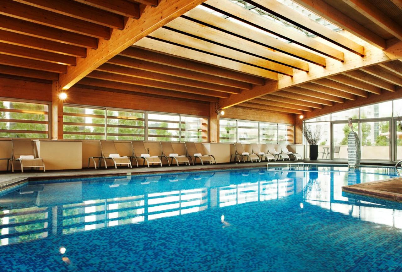Heated swimming pool: Corinthia Lisbon